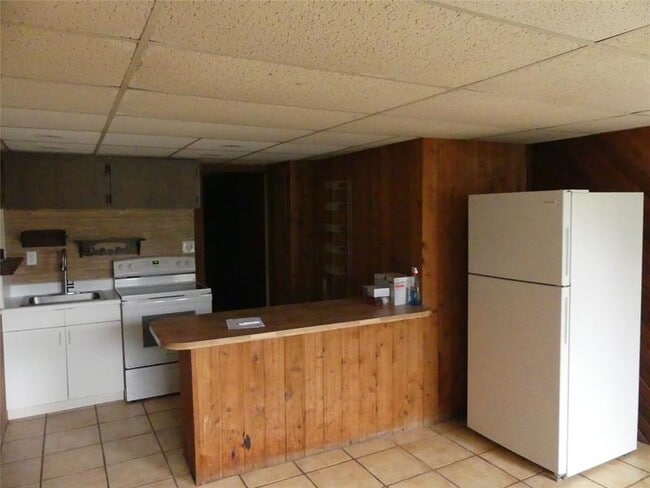 Building Photo - 4725 SW 65th Ave