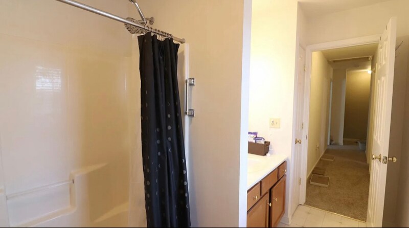 Building Photo - 641 Chickadee Dr