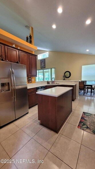 Building Photo - 8247 Hedgewood Dr