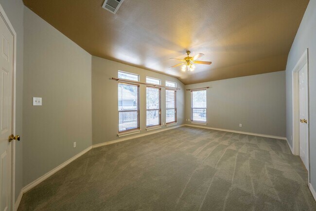 Building Photo - 1435 Bluff Forest