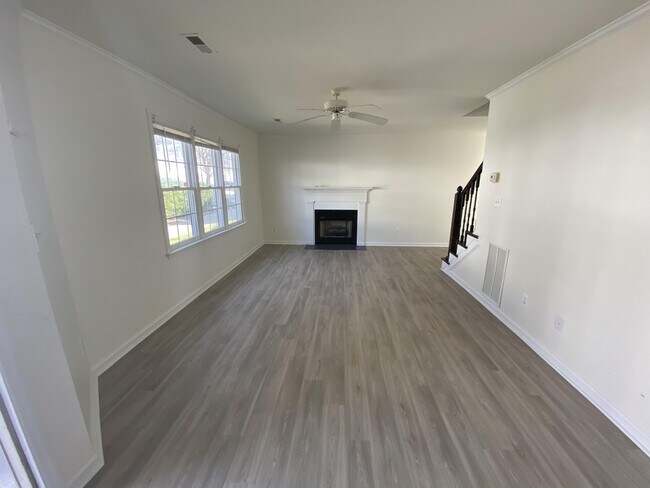 Building Photo - 3806-38D1 Sterling Pointe Dr