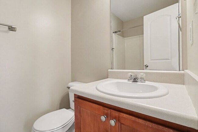 Building Photo - Exceptional 2BR/2.5BA End Unit Townhome in College Park!