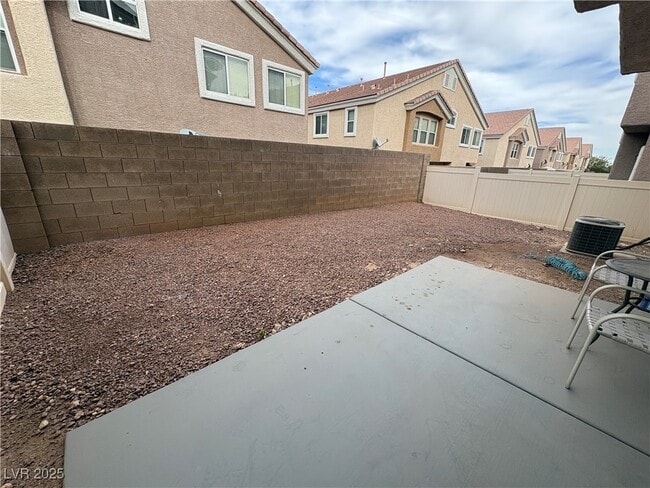 Building Photo - 8690 Horizon Wind Ave