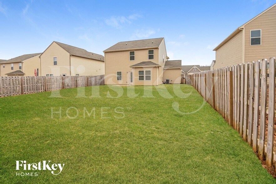 Building Photo - 153 Hidden Lakes Rd