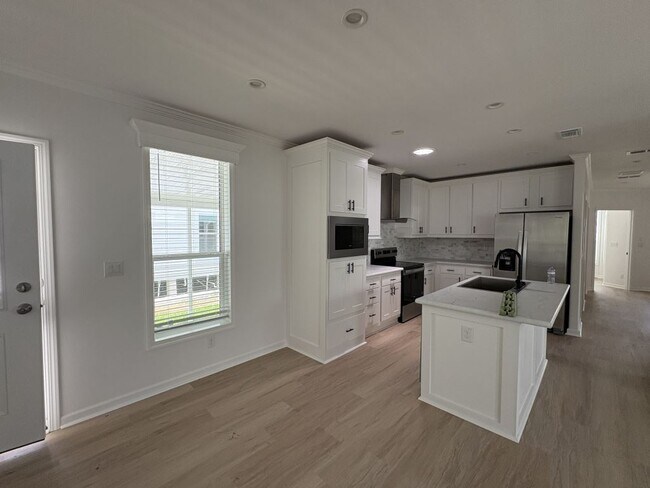 Building Photo - 1655 Voyager Dr