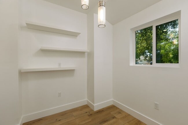 Building Photo - Chic 2BD/1BA ADU in Beautiful Granada Hills