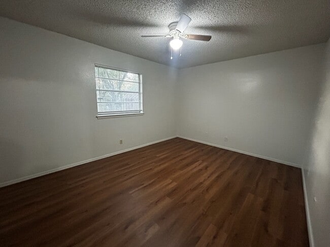 Building Photo - 2716 Sibley Dr