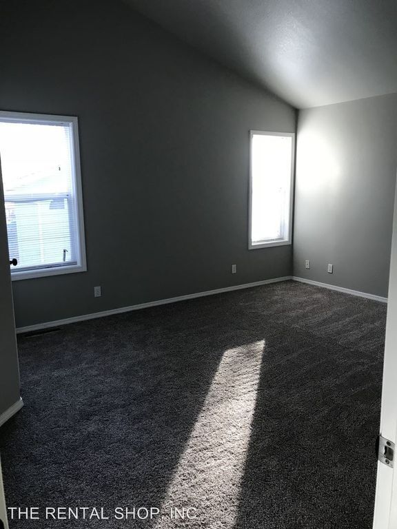 Building Photo - 1798 SE Ironwood Ct
