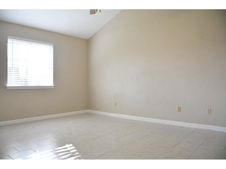 Building Photo - 8007 Vista Del Sol Dr
