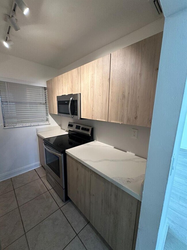 Building Photo - 2008 Jackson St