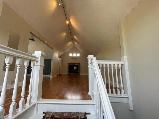 Building Photo - 3310 Holmes Ave