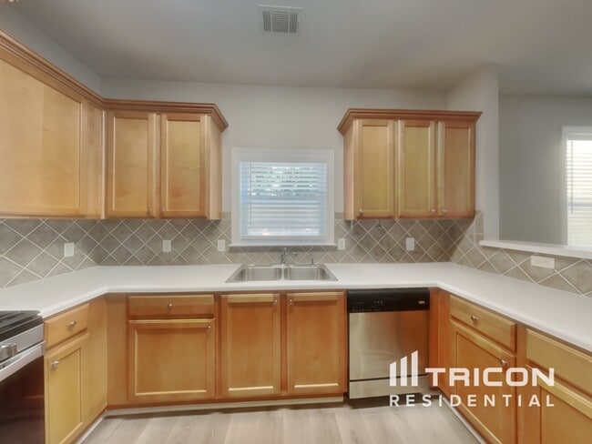 Building Photo - 5371 Lakerock Dr SW