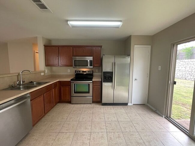 Building Photo - Perfect 3 Bedroom 2 Bath Home! GREAT Fort Worth Location -- Stainless Steel Kitchen Appliances In...