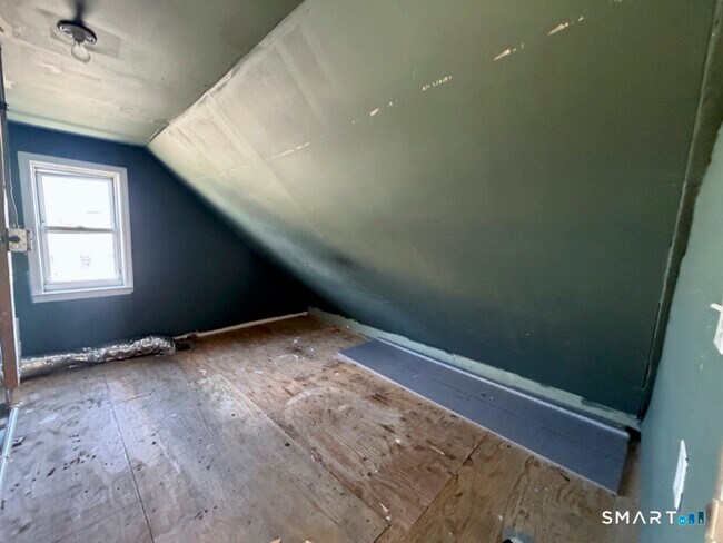 Building Photo - 30 Dora St