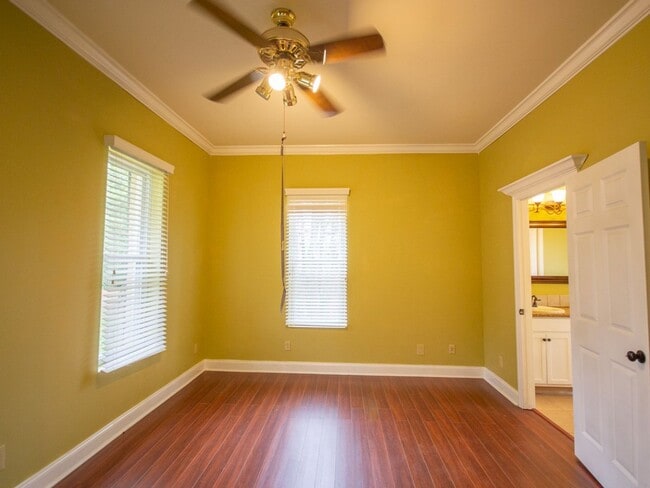 Building Photo - Nice Home with Country Setting!