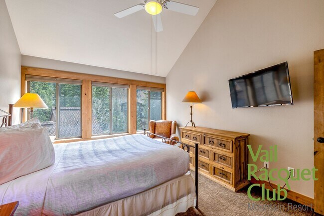 Building Photo - Annual Lease - 3BR, 3BA 3-level Townhome w...