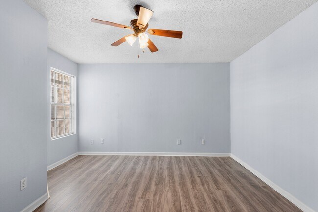 Building Photo - 2750 Holly Hall St