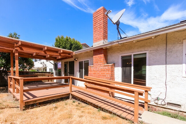 Building Photo - 3 bedroom Home on a corner Lot