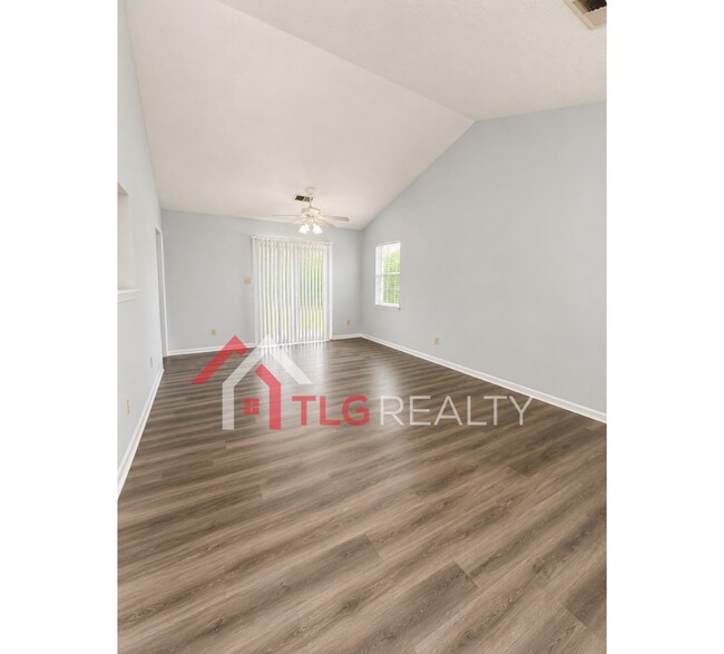 Building Photo - 3821 Rosedown Dr