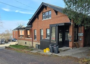 Building Photo - Alpine St