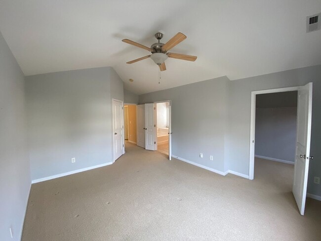 Building Photo - Move-in Ready 3 bed, 2.5 bath home located...