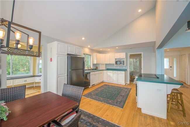 Building Photo - 1916 W Lake Rd