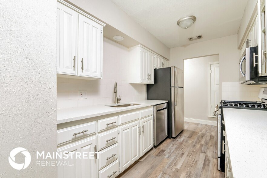 Building Photo - 1811 Mimosa Ave