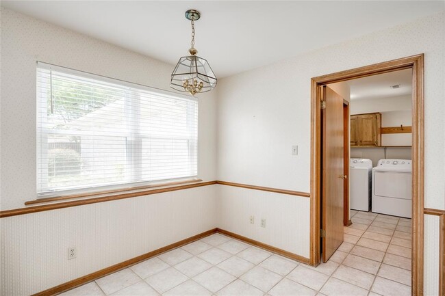 Building Photo - 109 Vinca Dr