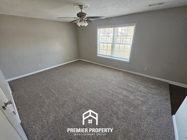 Building Photo - Spacious 4BR/3BA Memphis Home w/ Vaulted Ceilings, Hardwood Floors & 2-Car Garage