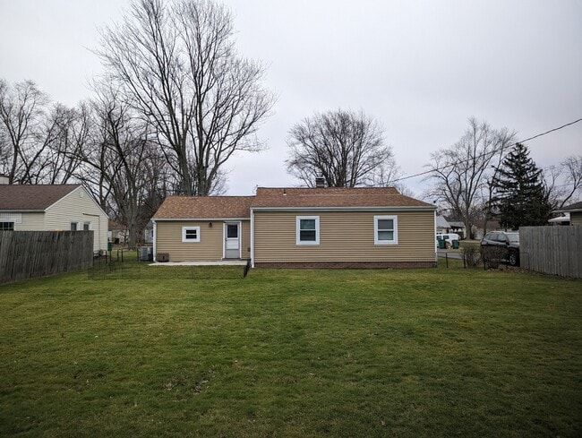 Building Photo - 4860 Forest Rd