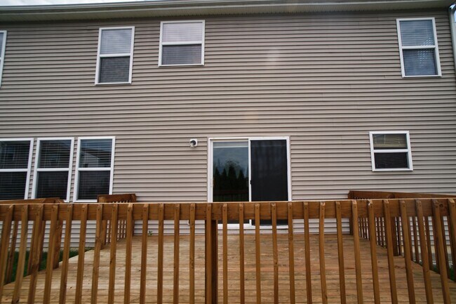 Building Photo - 4BDRM, 2.5 BA with finished basement in Westminster