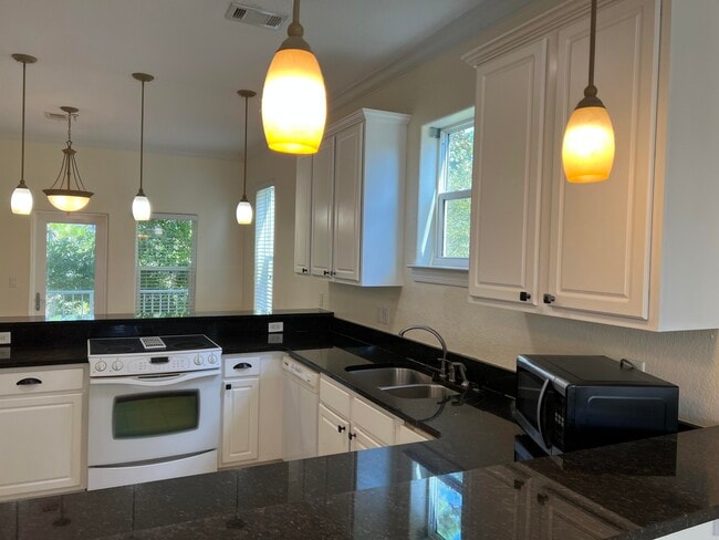 Building Photo - 118 Spires Ln