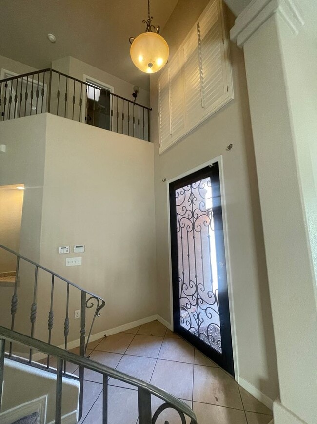 Building Photo - Lovely Spacious 4 Bedroom Home w/office space in Rinconada Area