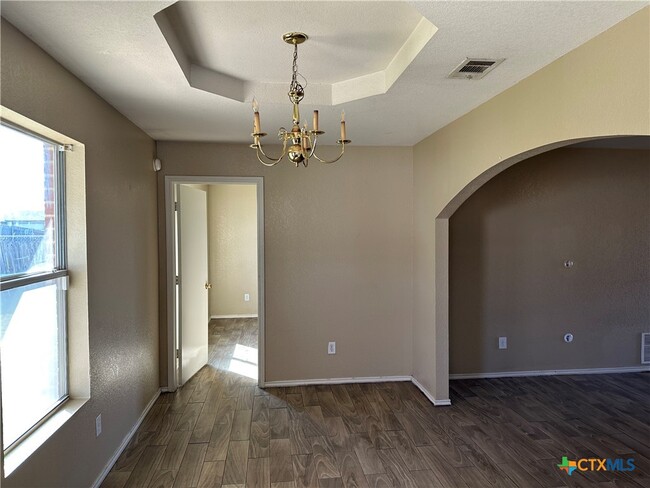 Building Photo - 3606 Lakecrest Dr