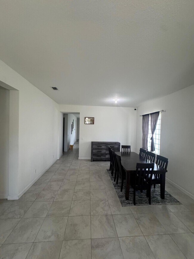 Building Photo - 4474 Buena Tara Dr
