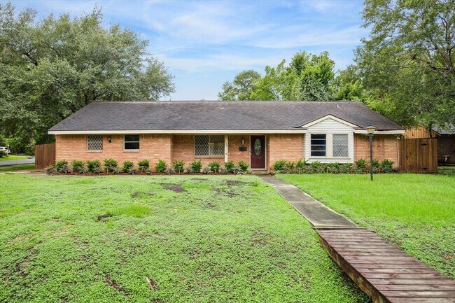Primary Photo - 1627 Crestdale Dr