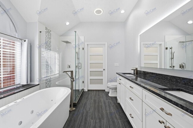 Building Photo - 1915 Paloma Way