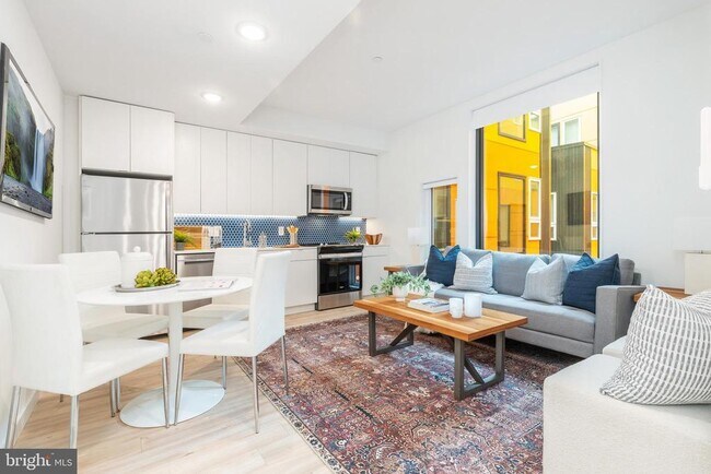 Building Photo - 1131-39 N Front St