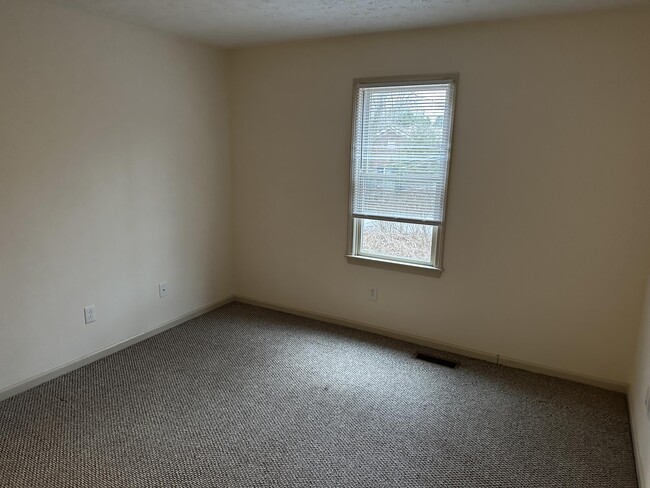 Building Photo - 1104 Collins Ln