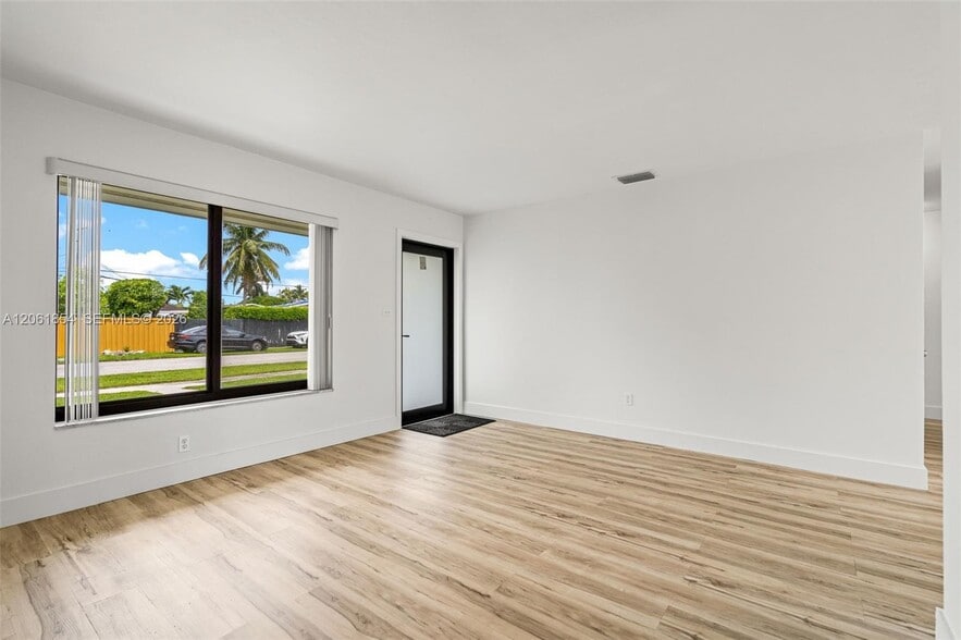 Building Photo - 5110 SW 106th Ave