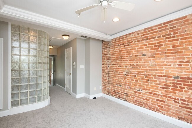Building Photo - 520 S Bethel St