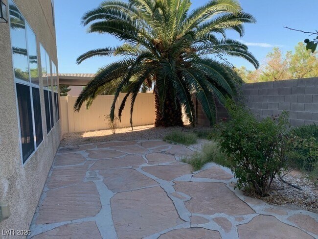 Building Photo - 916 Coral Aloe St