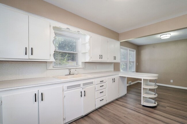 Building Photo - Adorable 3 Bedroom, 1.5 Bathroom House!