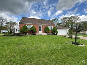 Building Photo - 556 Grandin Ave