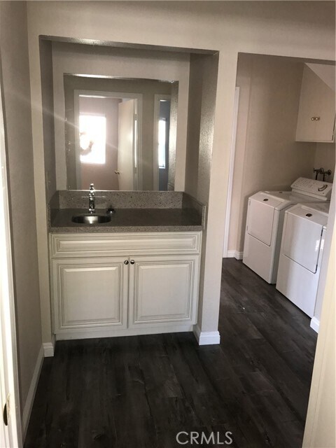 Building Photo - 1451 N Shaffer St