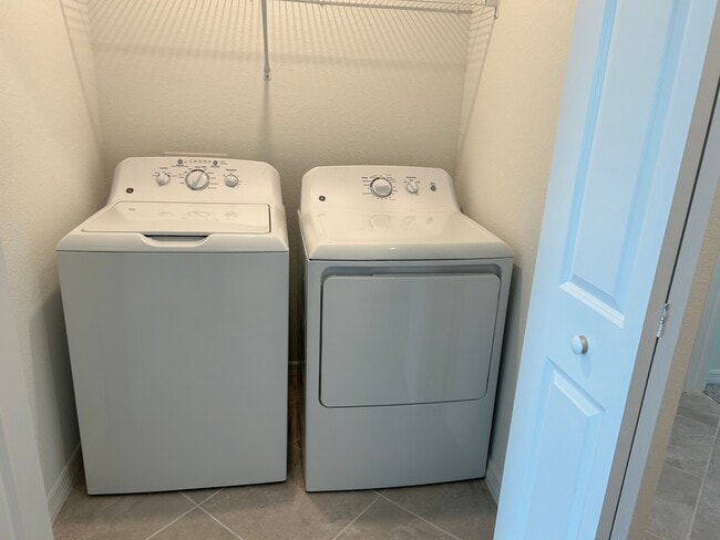 Building Photo - 12180 Wellen Golf St