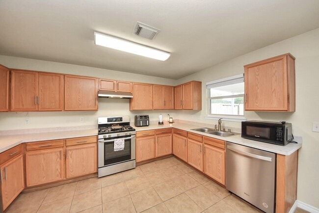 Building Photo - 17006 Kemble Creek Dr