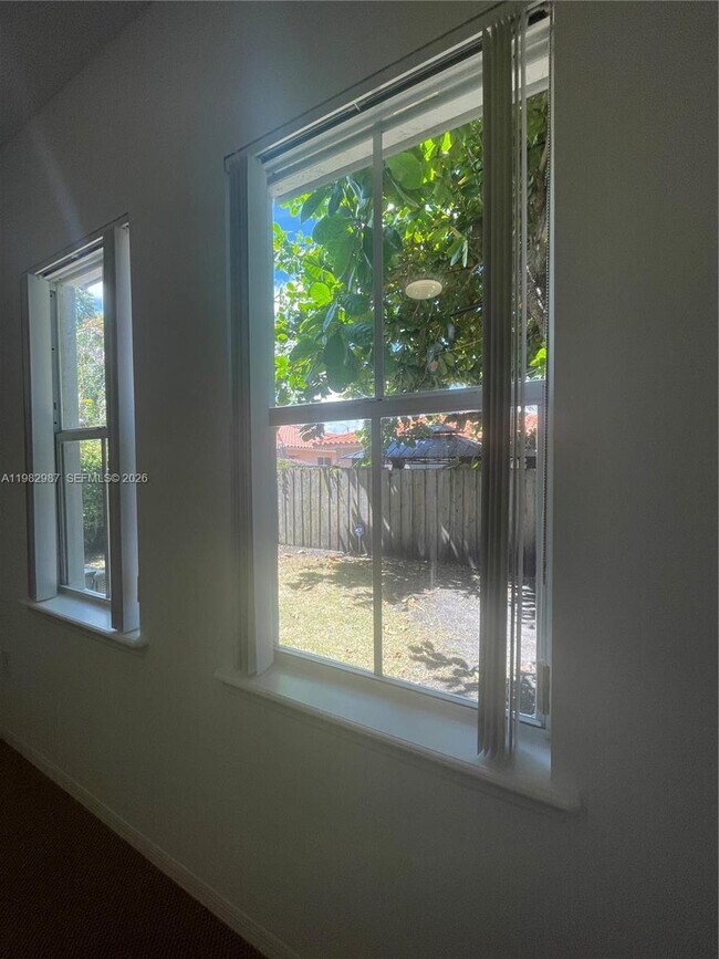 Building Photo - 3421 SW 25th St