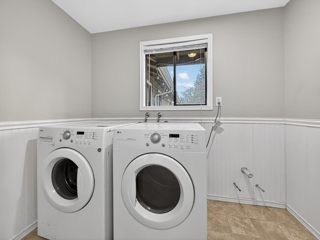 Building Photo - 11706 NE 98th St