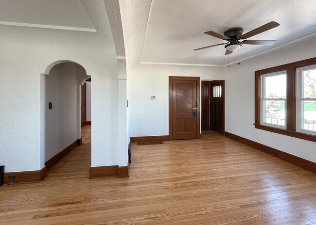 Building Photo - 1605 Yout St